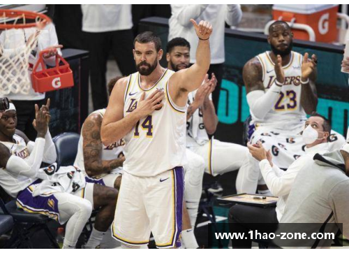 壹号娱乐库里疯狂62分，湖人双星轻松胜出，快船登顶榜首：NBA赛场火爆对决！ - 副本
